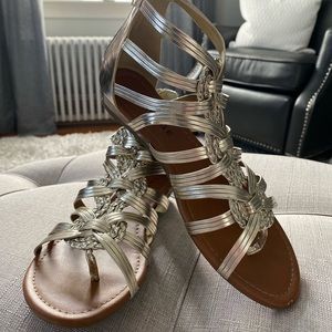 Rampage size 6 in gold!